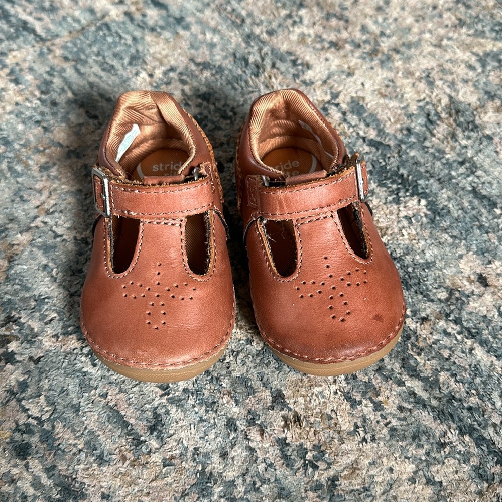 Like new** Stride Rite 4W soft motion brown leather Mary Jane